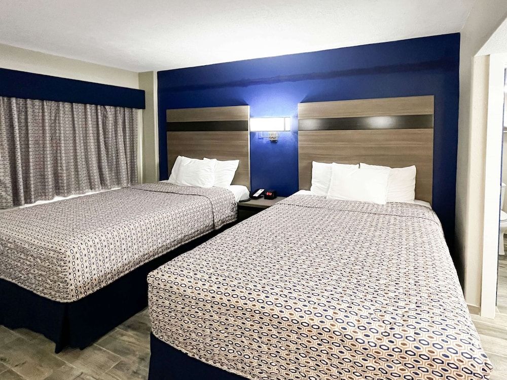 Blue Wave Inn Standard Room, 2 Queen Beds, Non Smoking, Kitchenette