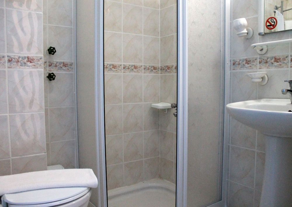 Hotel Kerim Standard Room 9