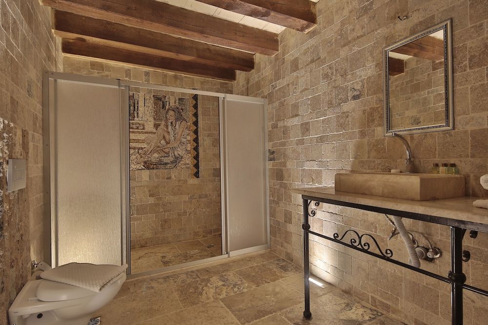 Panoramic Cave Hotel Stone Room 4