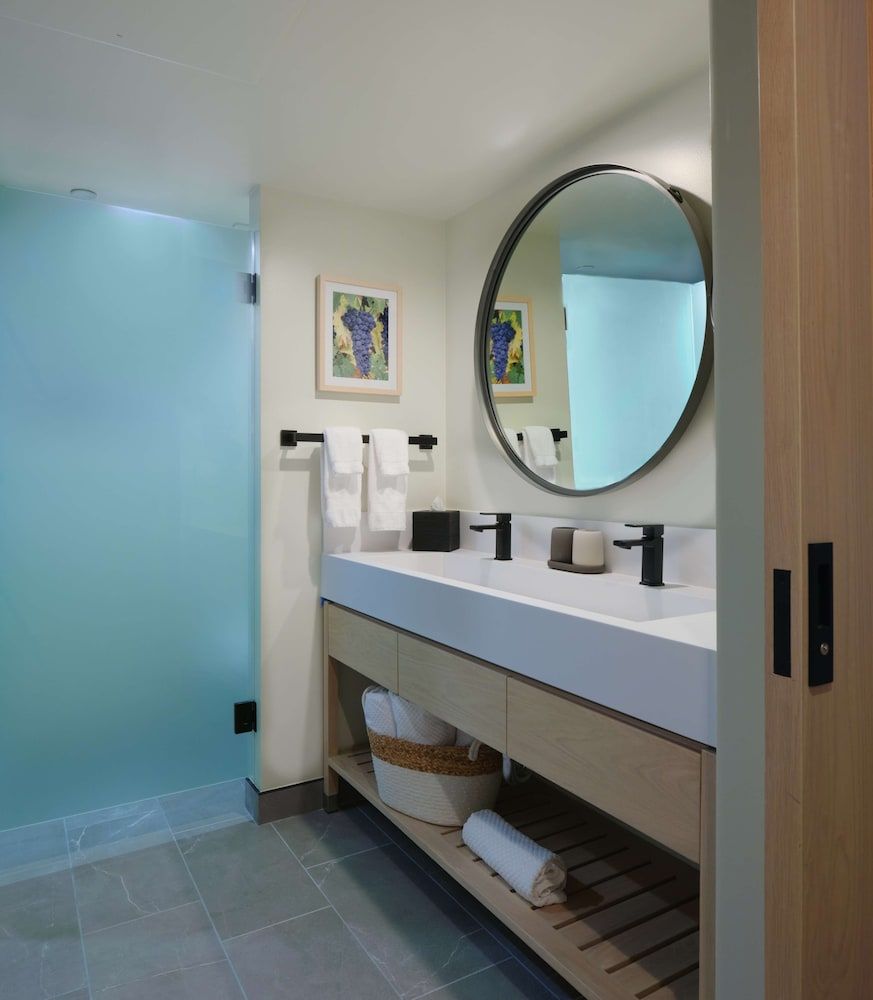 1 King Bed, Executive Suite