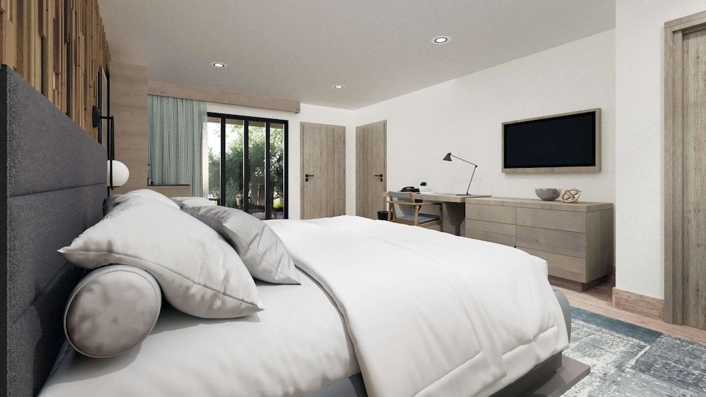 Suite, 1 King Bed, Bathtub