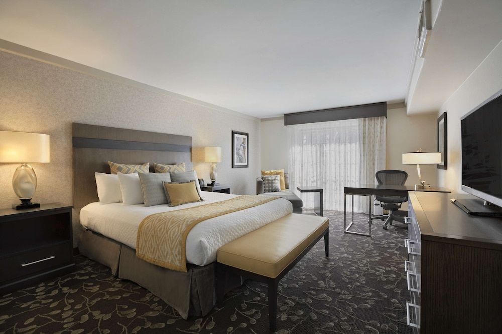 1 King Bed, Presidential Suite