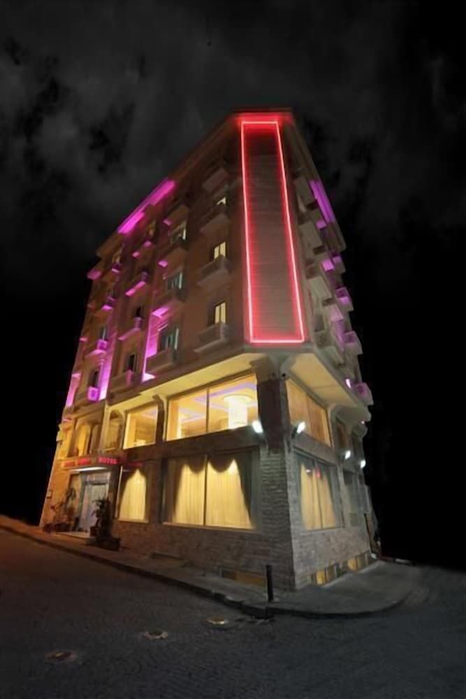 undefined Simper Hotel 5