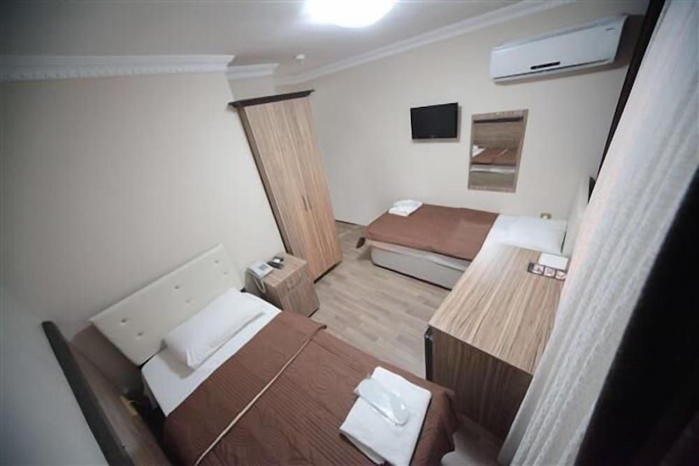 Simper Hotel Standard Quadruple Room 2