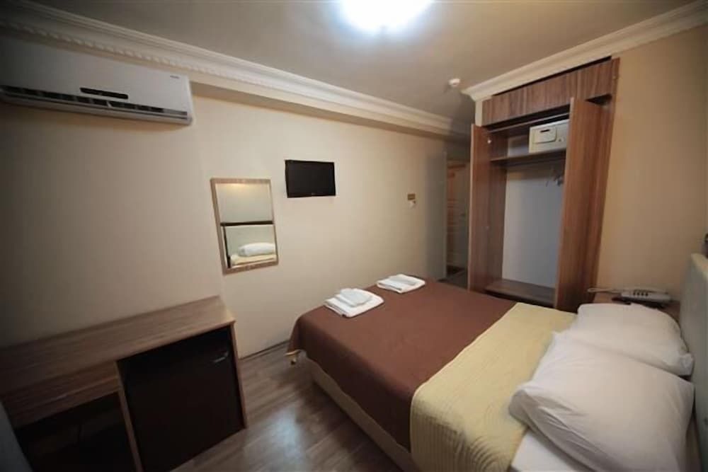 undefined Simper Hotel