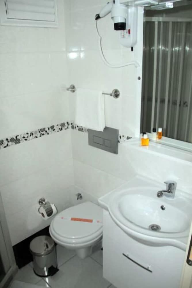 undefined Simper Hotel 9