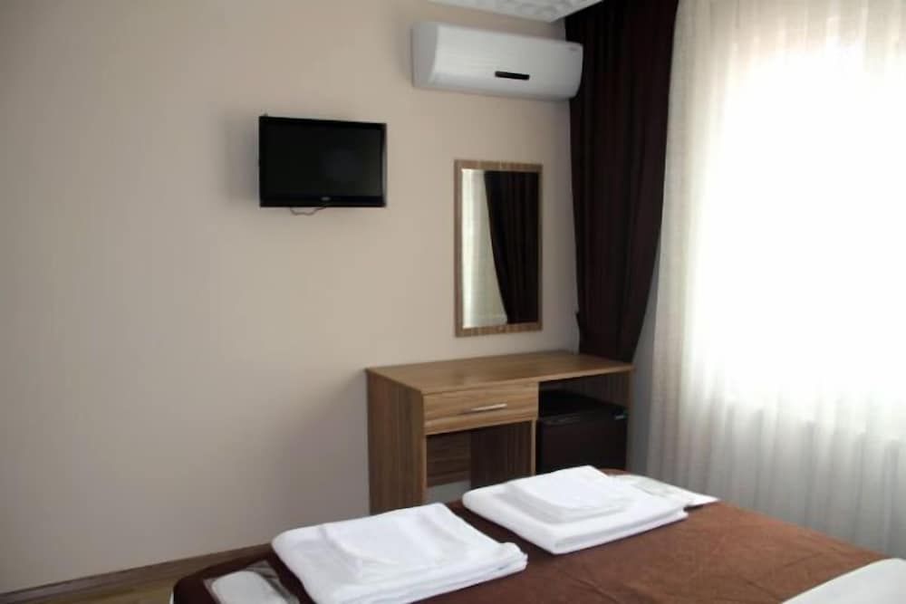 undefined Simper Hotel 7