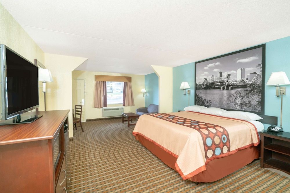 Deluxe Studio Suite, 1 King Bed, Smoking