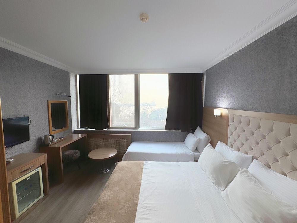 undefined Lounge Boutique Hotel 3