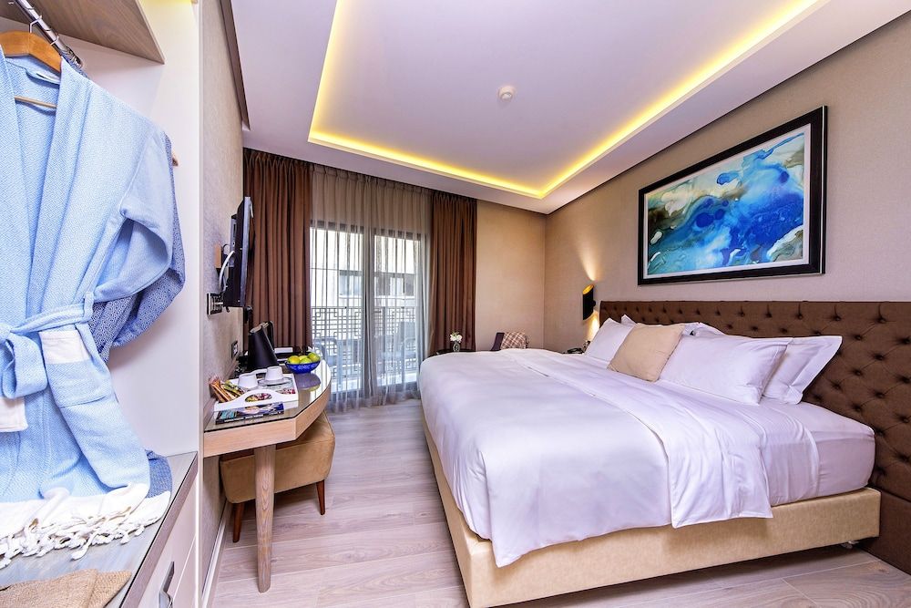 Barbera Hotel Deluxe Room 3