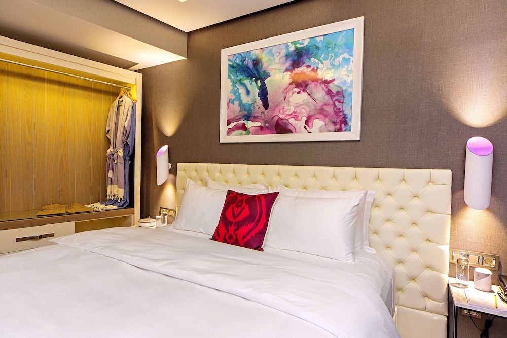 Barbera Hotel Deluxe Room 4