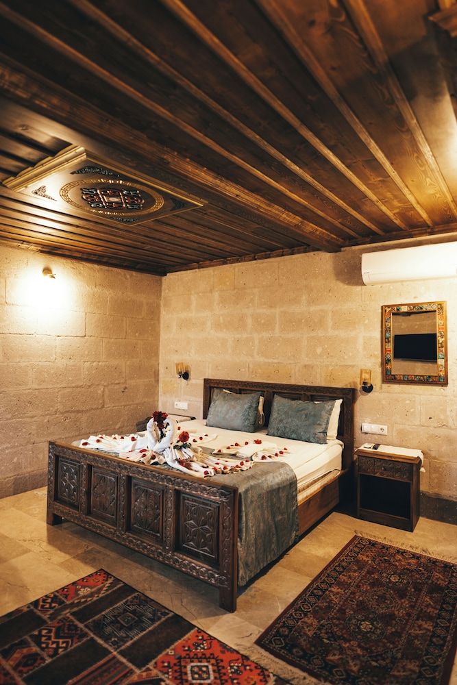 Goreme Valley Cave House Deluxe Double Room 9