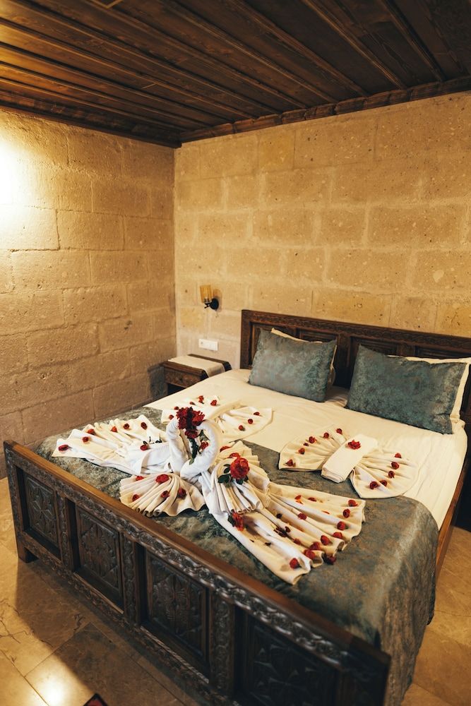 Goreme Valley Cave House Deluxe Double Room 8