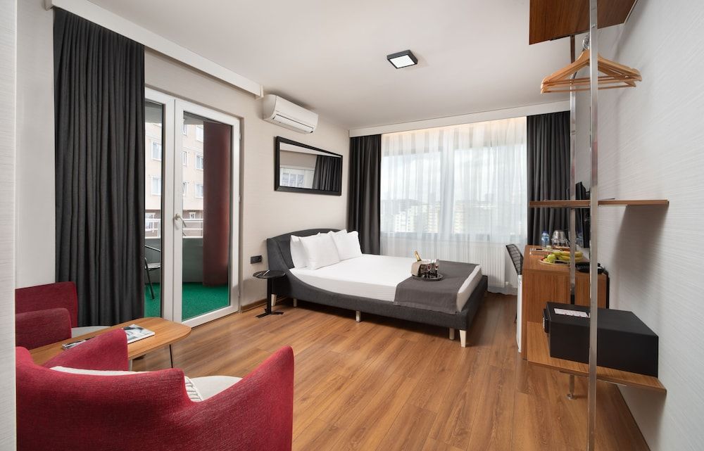 Nish Suite Atasehir Deluxe Studio, 1 Bedroom, Balcony 2