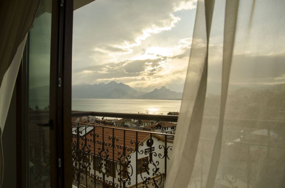 Patron Hotel Standard Double or Twin Room 4