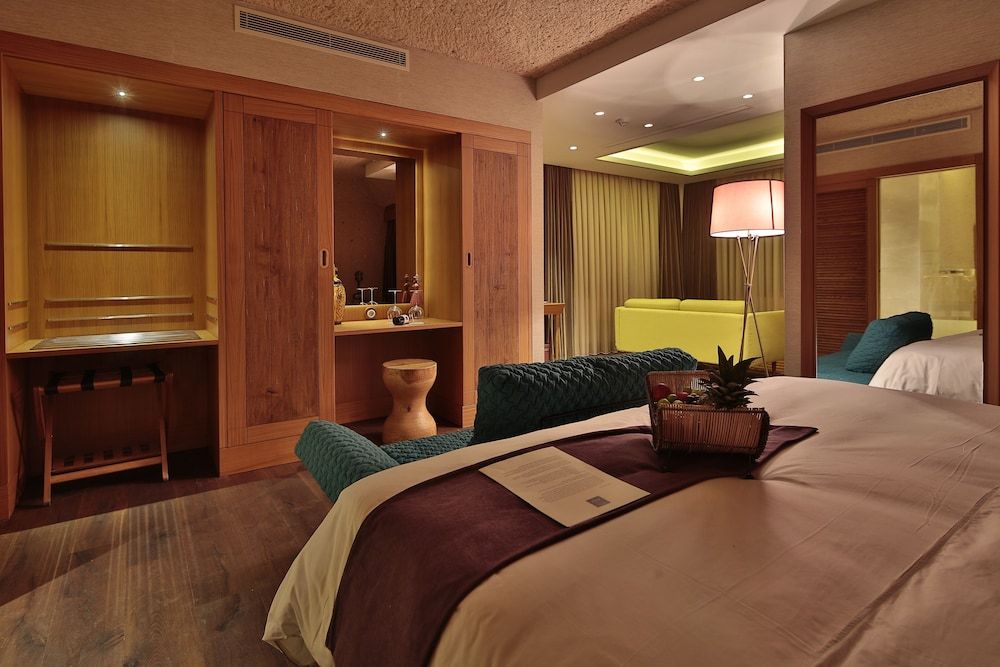 King Cave Suit with Spa Bath ( Aruru )