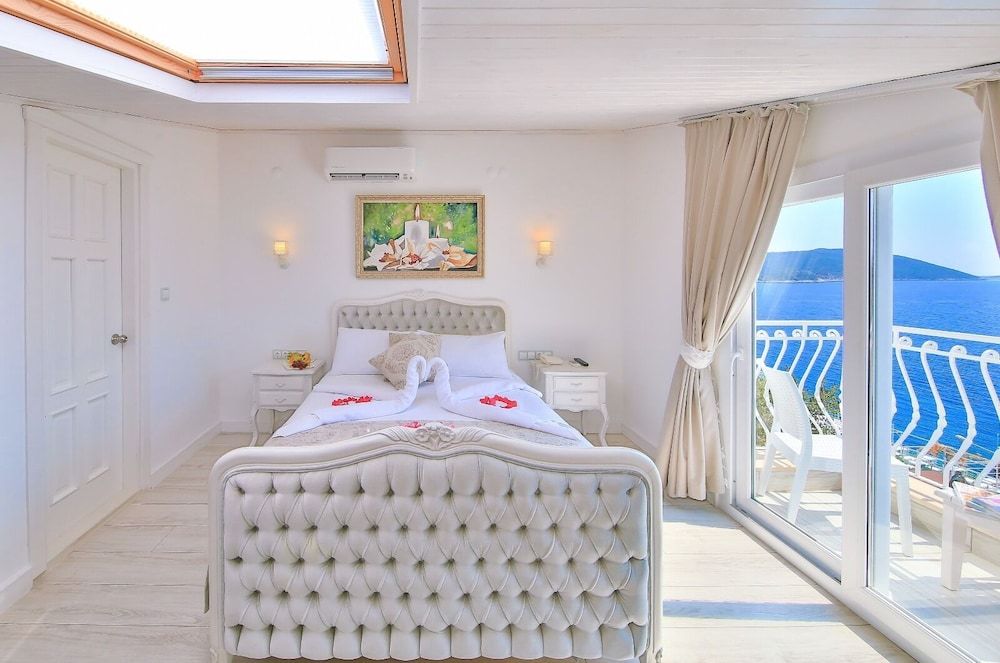 Honeymoon Room, Sea View