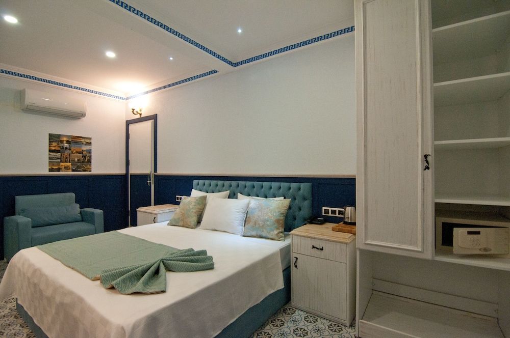 undefined Center Hill Hotel 10