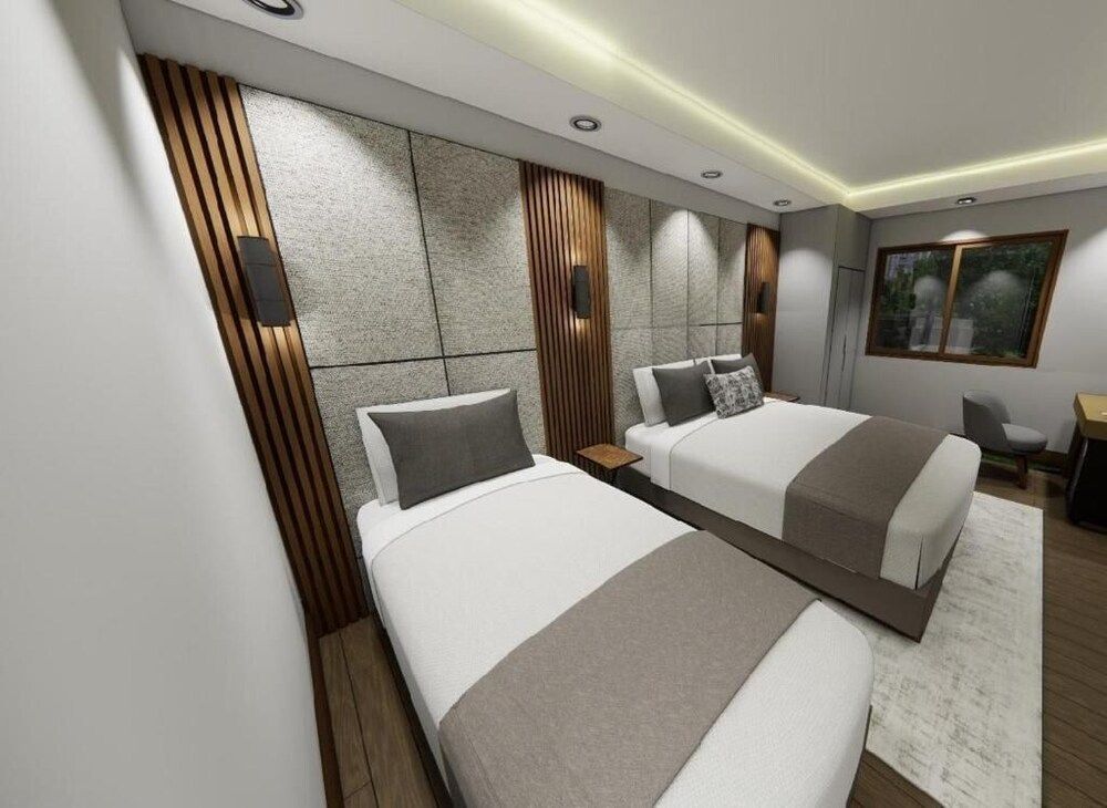 undefined Center Hill Hotel