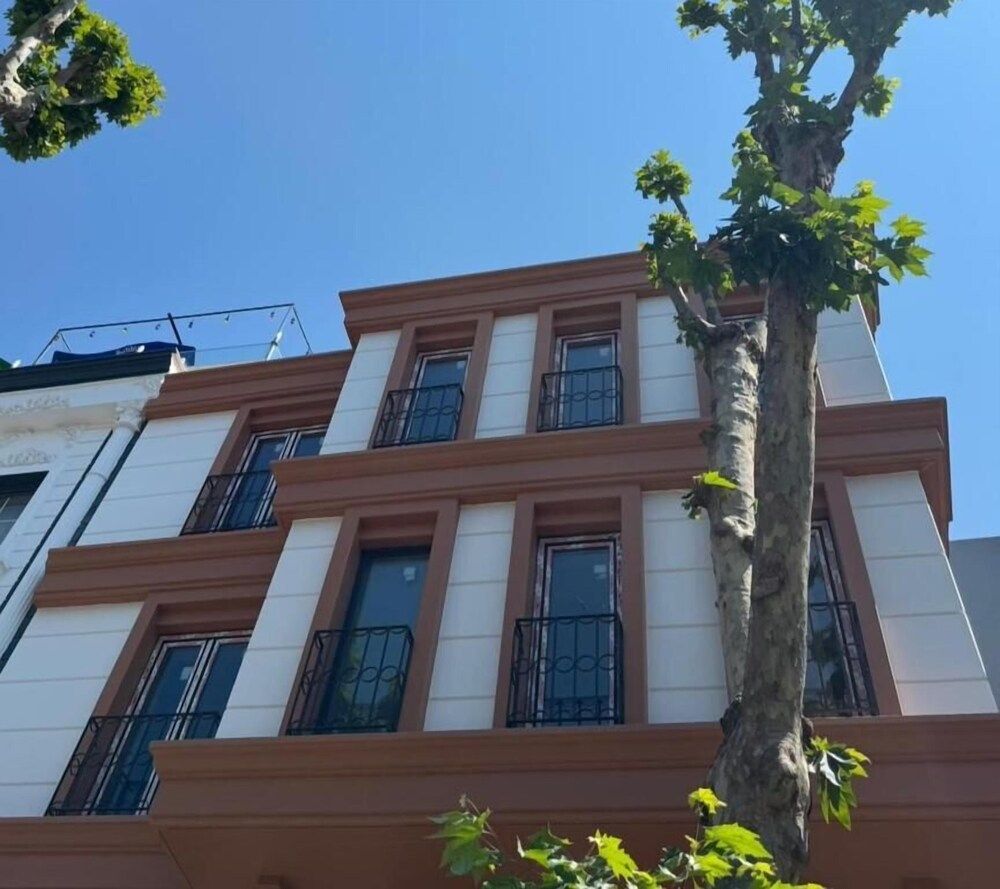 undefined Center Hill Hotel 5