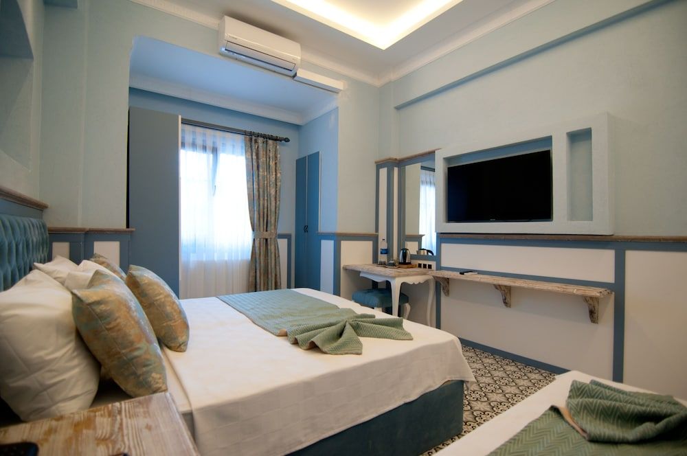 undefined Center Hill Hotel 4