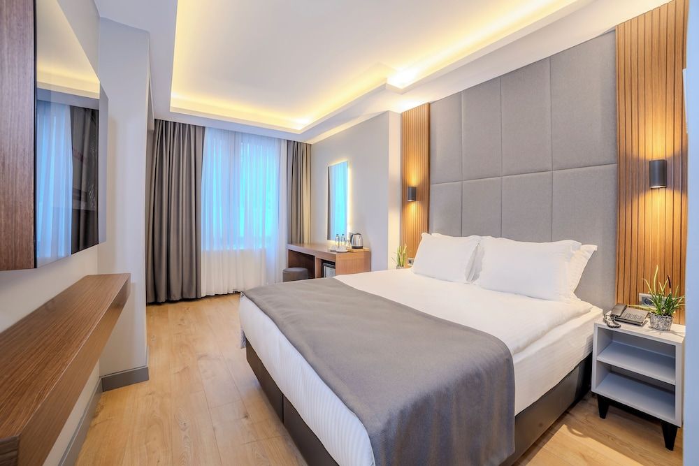 undefined Center Hill Hotel 8