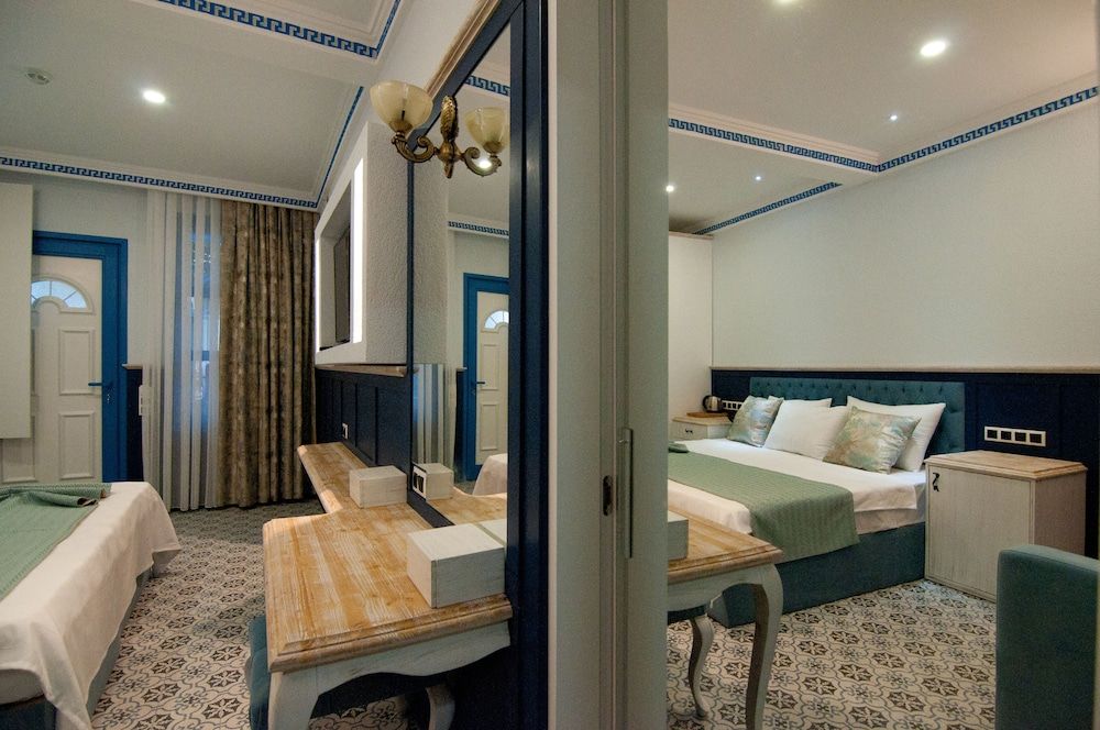 undefined Center Hill Hotel