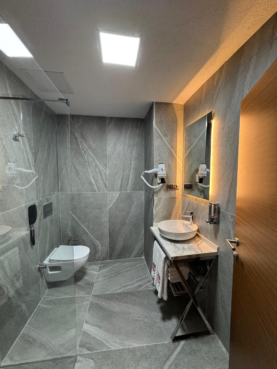 undefined Center Hill Hotel 7