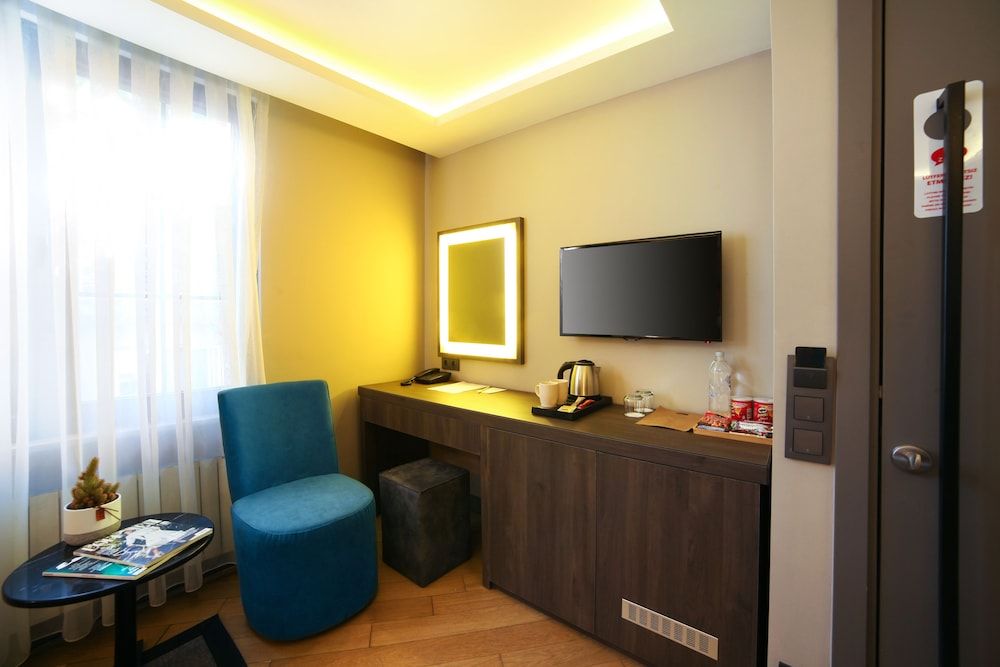 The Capital Hotel Economy Room 4