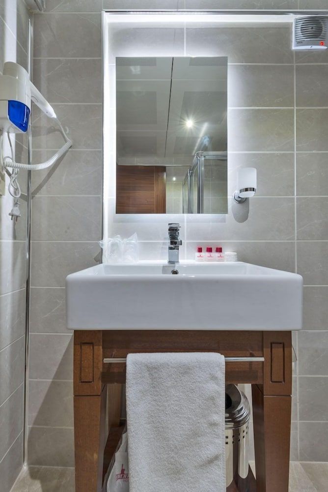 Old City Liberty Hotel Triple Room 6