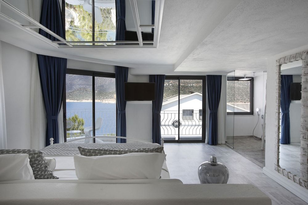 Suite, Jetted Tub, Sea View