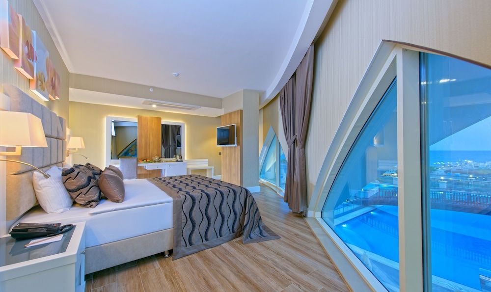 Honeymoon Studio Suite, Partial Ocean View (Without Balcony)