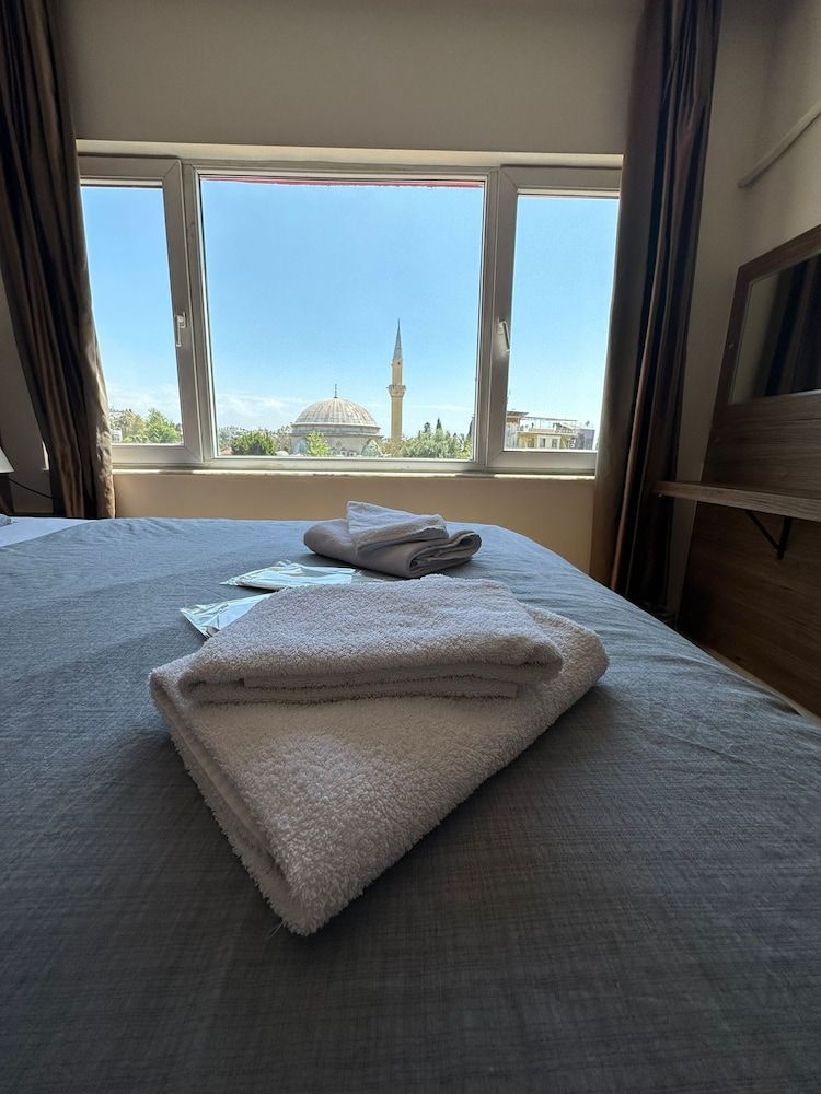 Standard, Queen, City View
