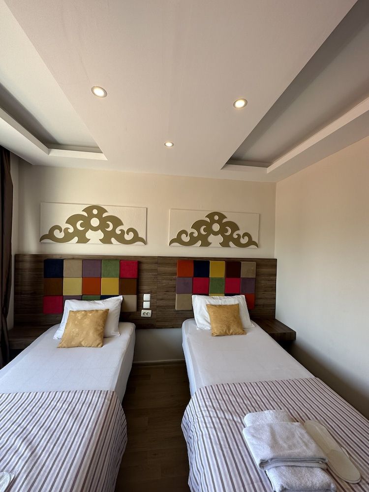 Hotel Twenty Standard Twin Room 3