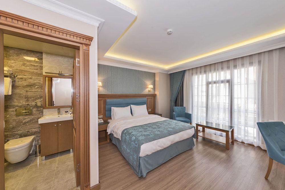 undefined Magnaura House Hotel 3