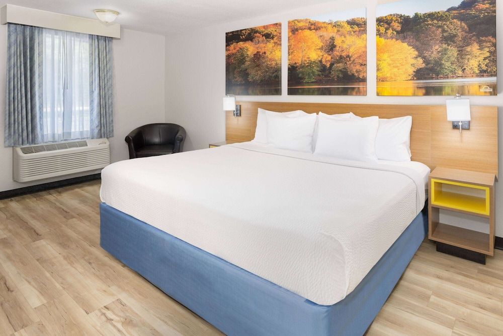 Standard Room, 1 King Bed, Non Smoking