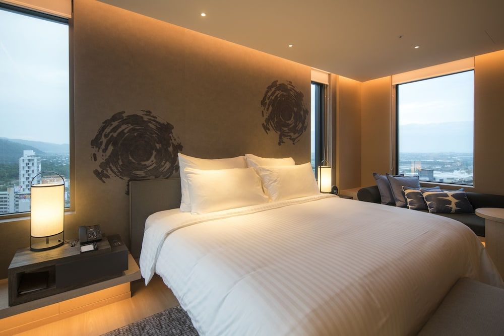 Mu Jiao Xi Hotel Twilight Deluxe Patio Room (Main building, 1 king) 4