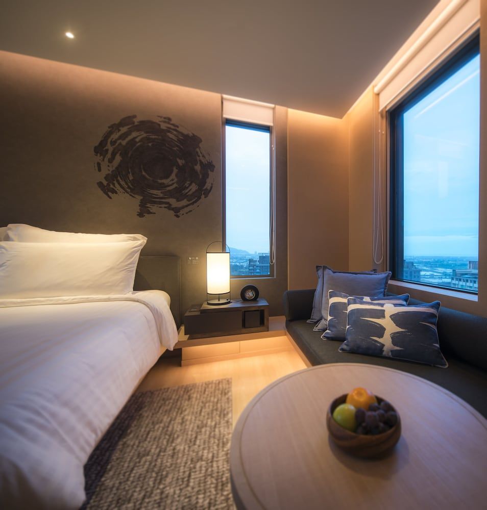 Mu Jiao Xi Hotel Twilight Deluxe Patio Room (Main building, 1 king) 2