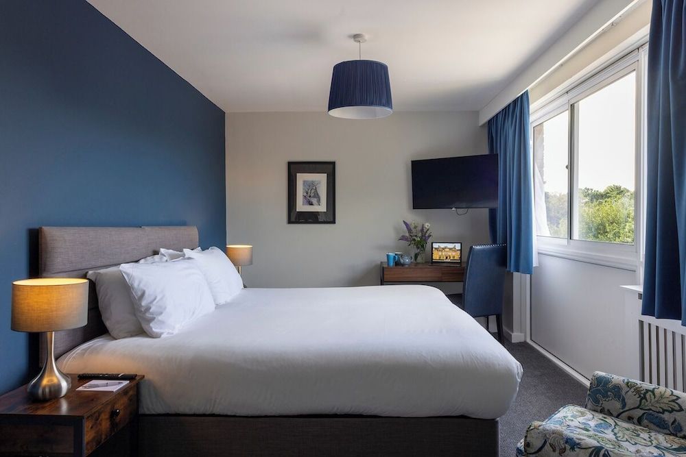 Whately Hall Superior Triple Room 2