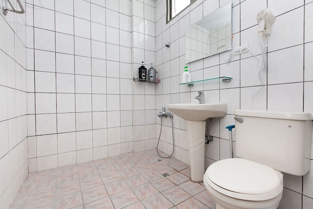 Wm & S - Hostel Standard Shared Dormitory, Mixed Dorm, Shared Bathroom (No Amenities, No Windows) 4