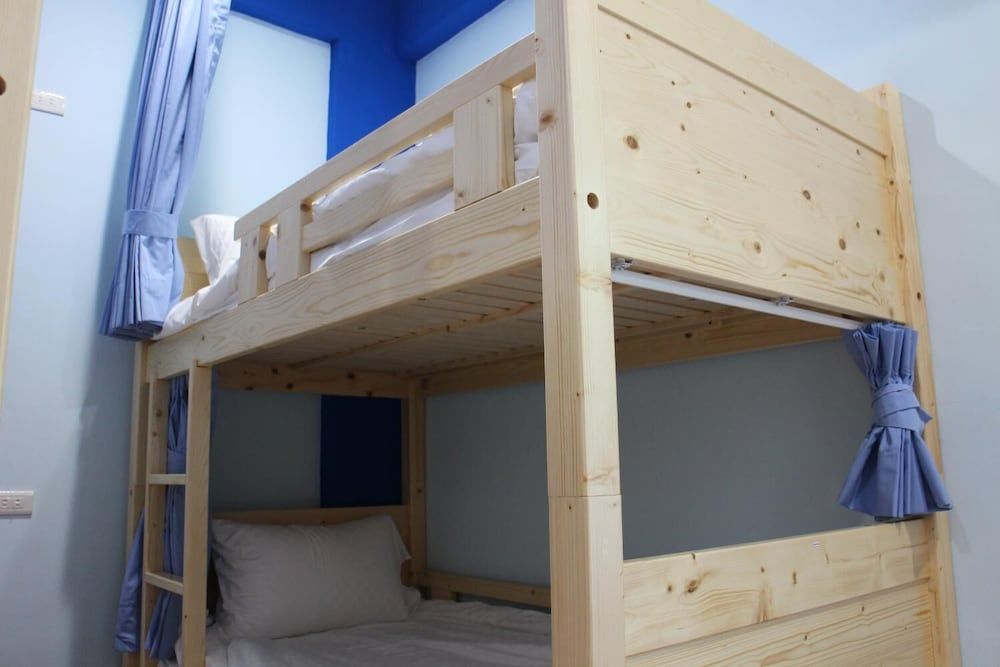 Wm & S - Hostel Standard Shared Dormitory, Mixed Dorm, Shared Bathroom (No Amenities, No Windows) 2