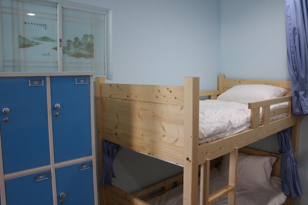 Wm & S - Hostel Standard Shared Dormitory, Mixed Dorm, Shared Bathroom (No Amenities, No Windows) 3