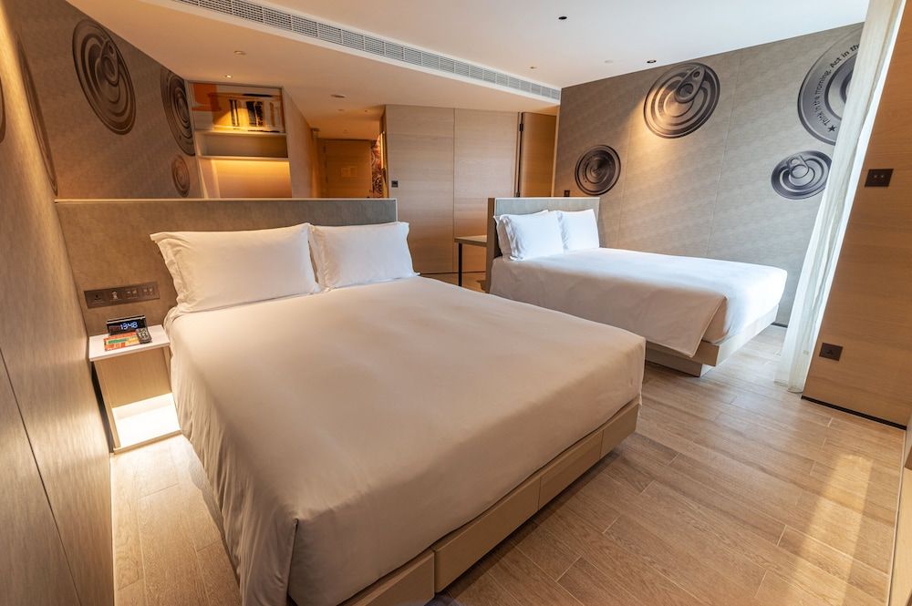 Suite, 2 Queen Beds, City View