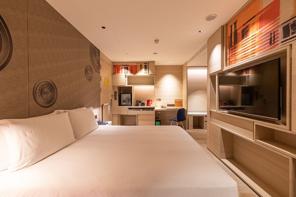 Standard Room, 1 King Bed