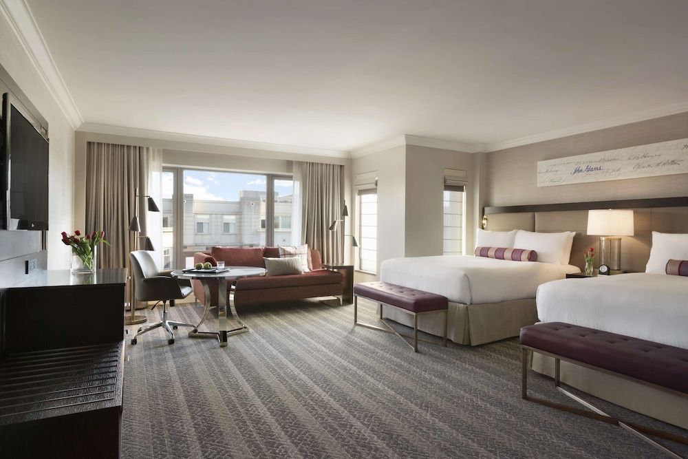 Fairmont, Signature Room, 1 King Bed