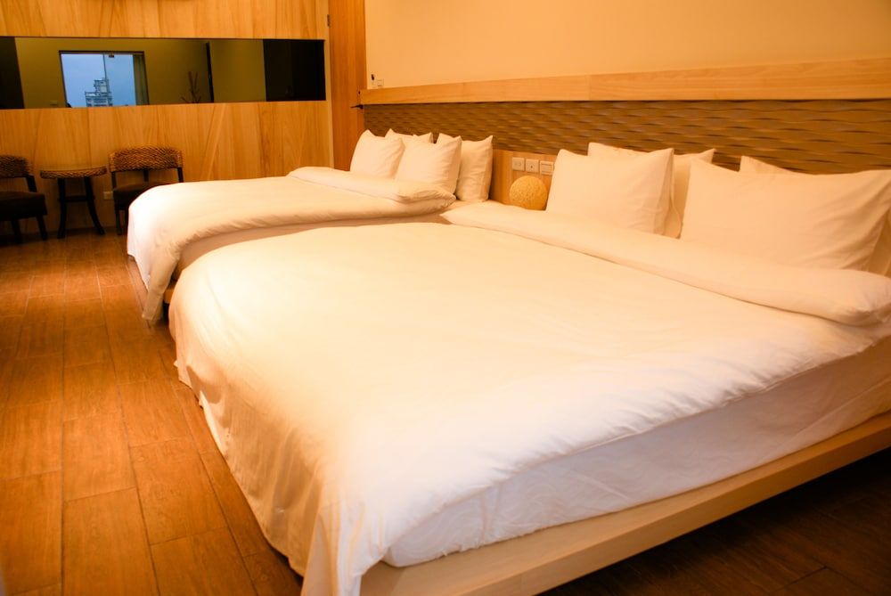 Sunny Stream Villa Comfort Quadruple Room, Bathtub 2