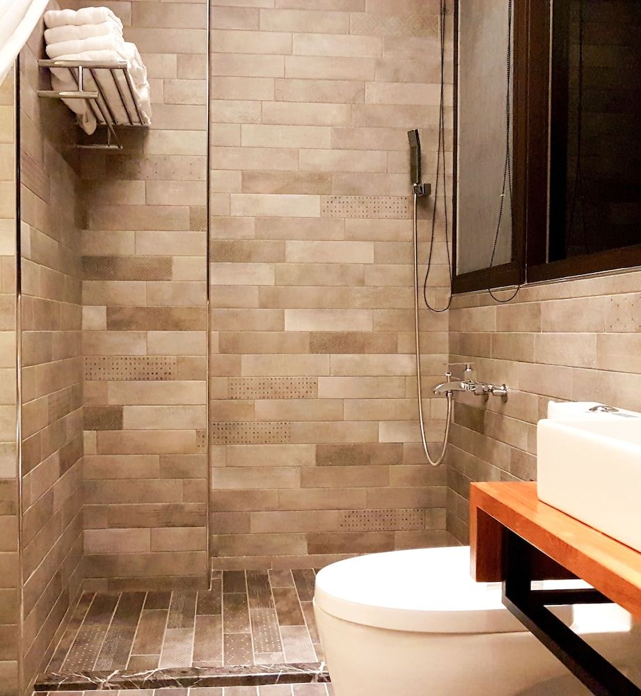 Sunny Stream Villa Comfort Quadruple Room, Bathtub 12