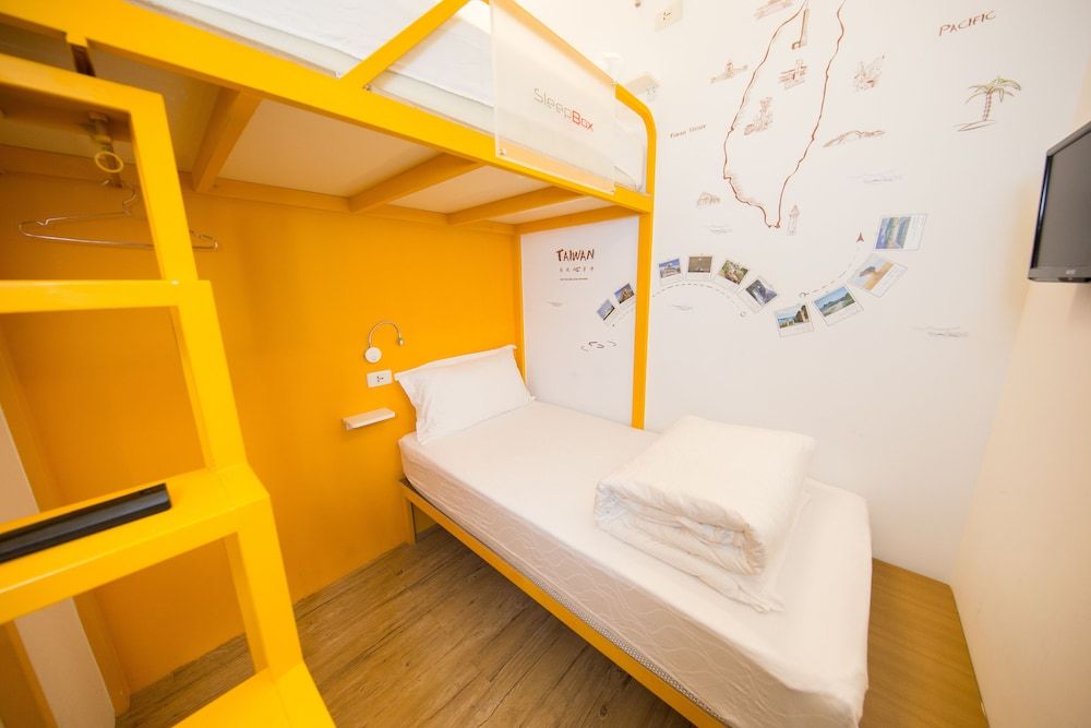 undefined SleepBox Hotel - Ximen 2