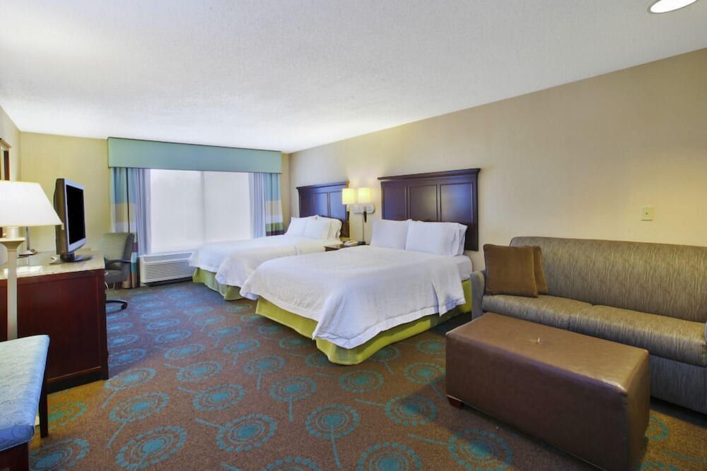 2 Queens Beds w/ Sofa Bed