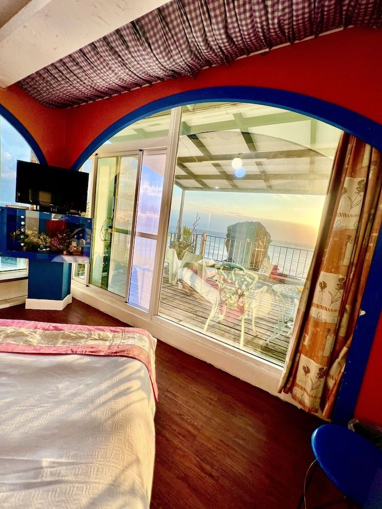 Ming-Jun Holiday Inn Standard Double Room, Sea Facing 7